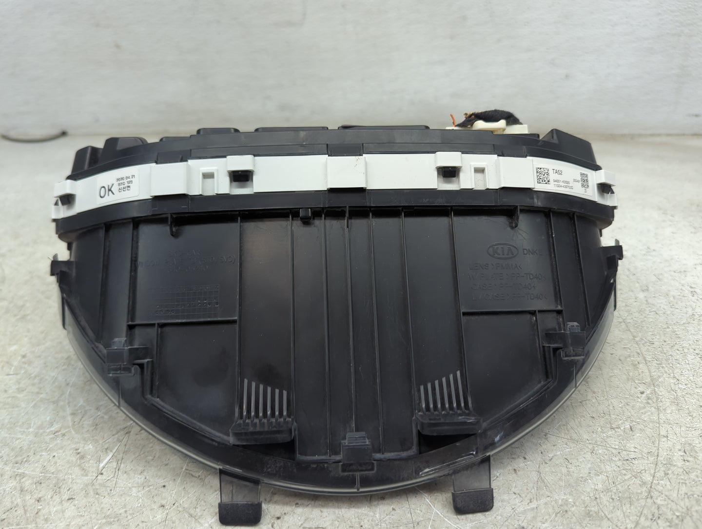 2020-2021 Kia Soul Instrument Cluster Speedometer Gauges P/N:94001-K0520 11004-439700Q Miles: Fits Fits 2020 2021 OEM Used A