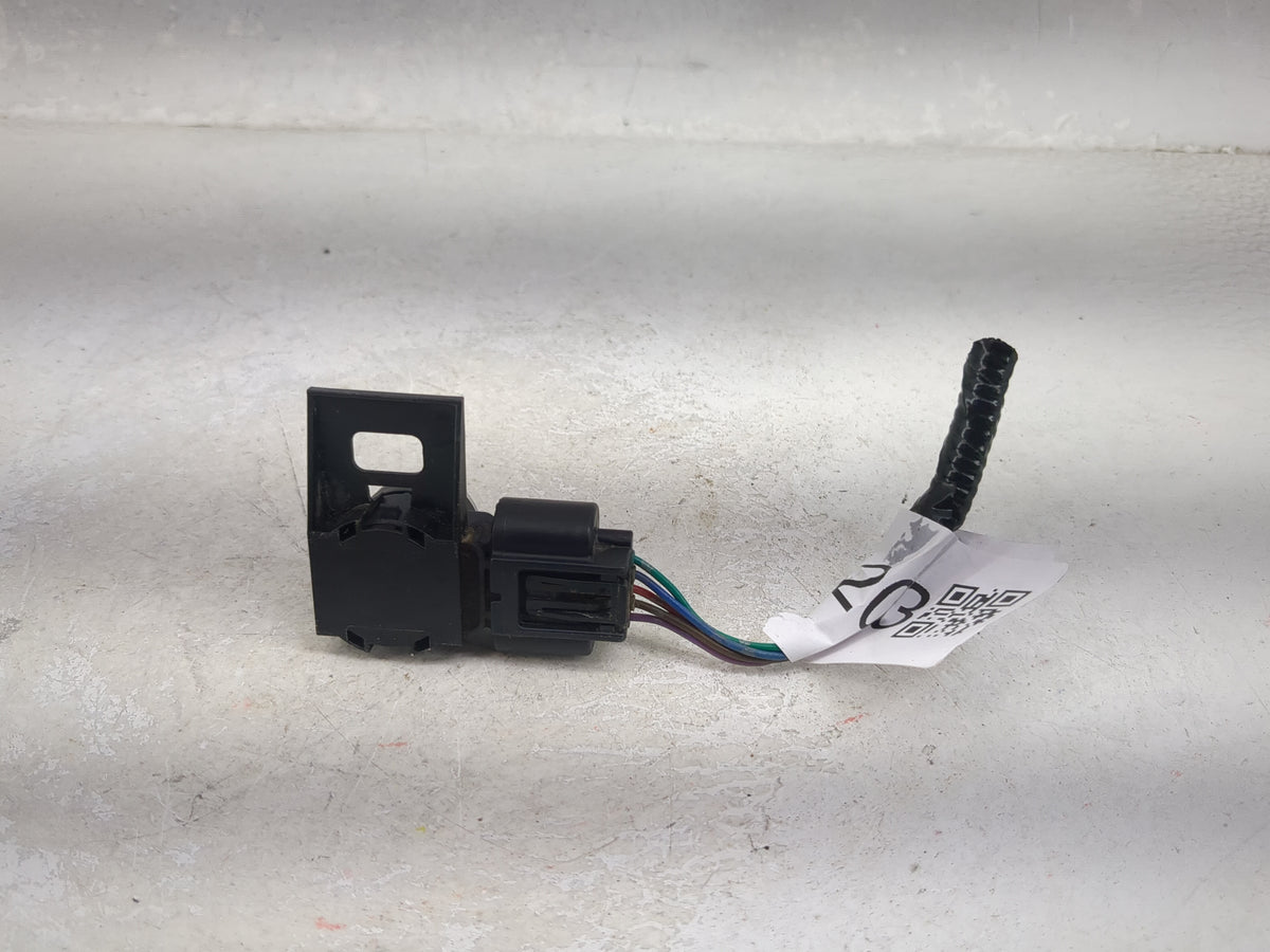 2021 Kia Soul Front Park Assist Sensor White - Oemusedautoparts1.com