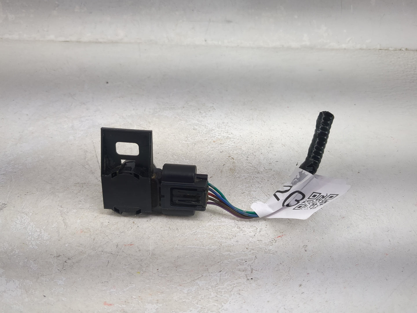 2021 Kia Soul Front Park Assist Sensor White - Oemusedautoparts1.com