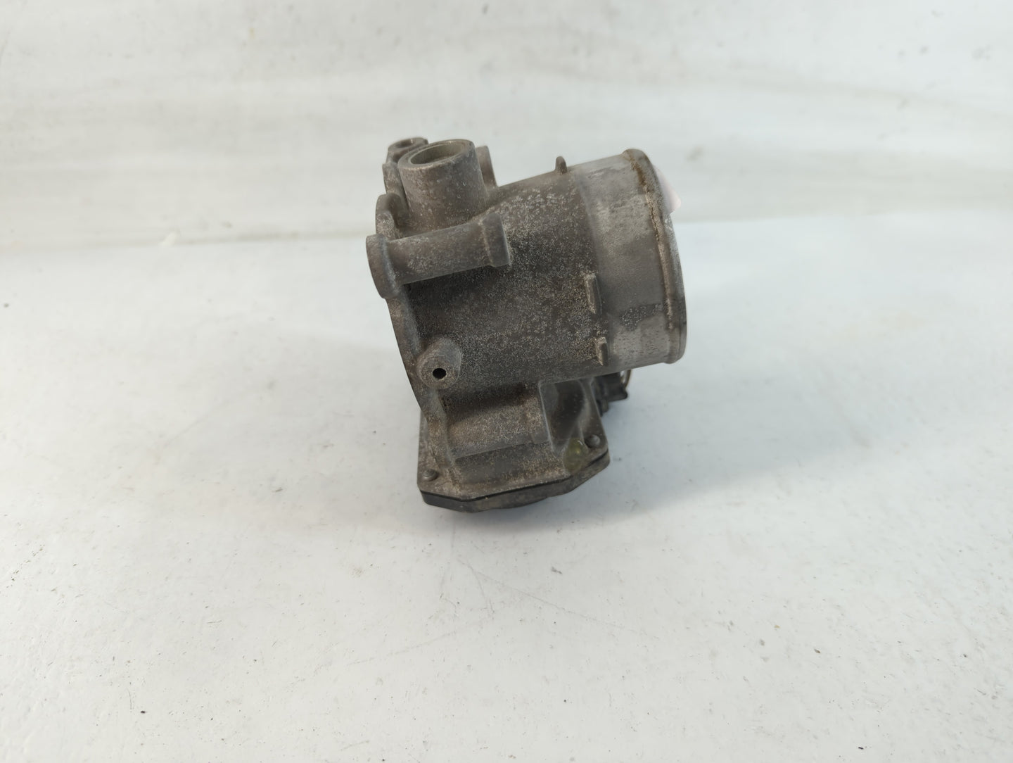 2020-2021 Kia Soul Throttle Body P/N:35100-2E410 Fits Fits 2020 2021 2022 OEM Used Auto Parts - Oemusedautoparts1.com