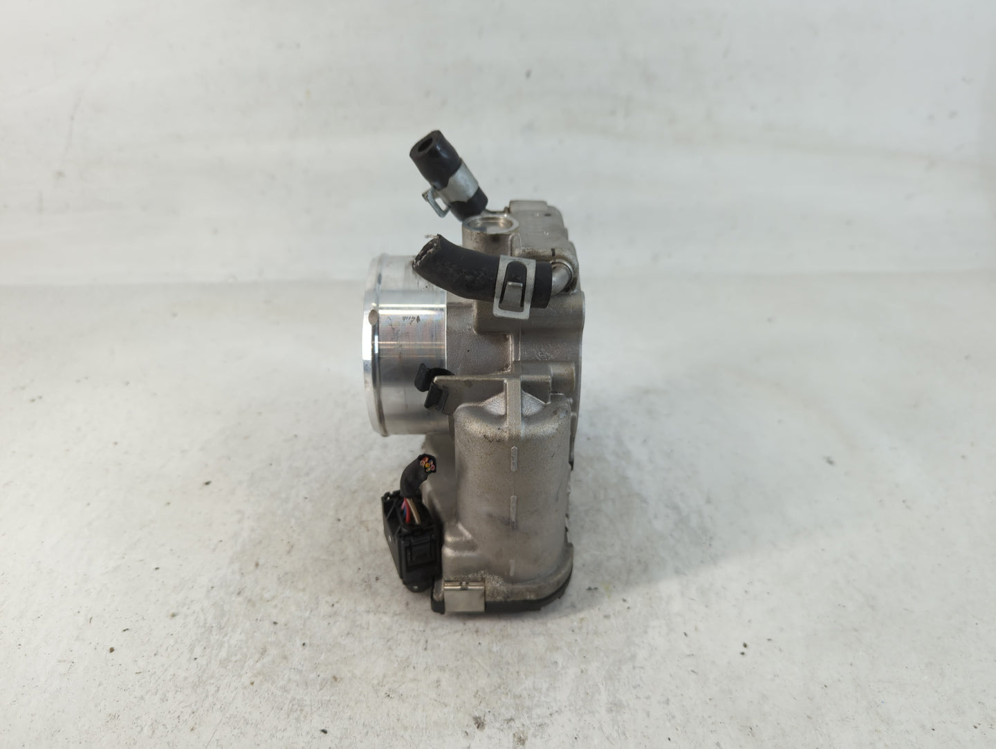 2017-2021 Kia Sportage Throttle Body P/N:35100-2G600 Fits Fits 2015 2016 2017 2018 2019 2020 2021 OEM Used Auto Parts - Oemu