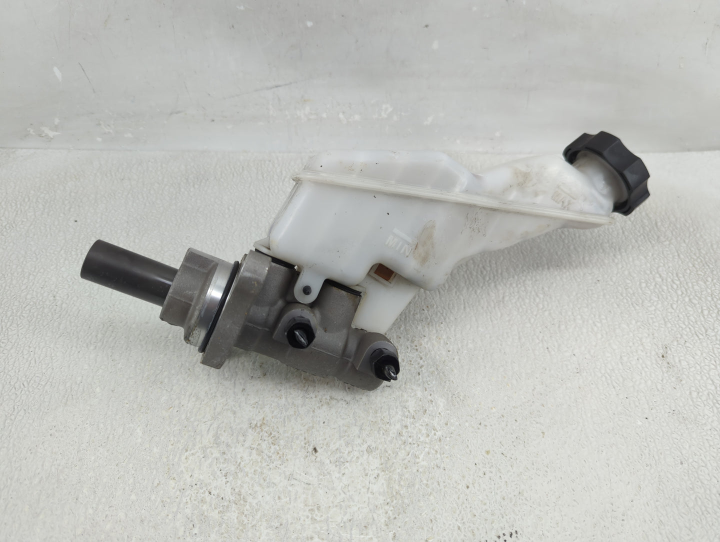 2020-2022 Kia Telluride Brake Master Cylinder 1290553 - Oemusedautoparts1.com