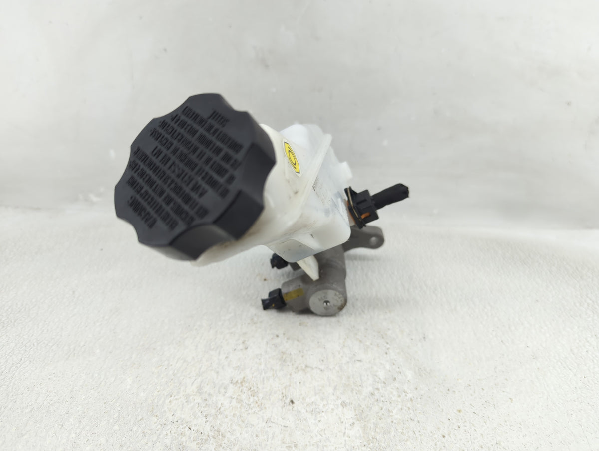 2020-2022 Kia Telluride Brake Master Cylinder 1290553 - Oemusedautoparts1.com
