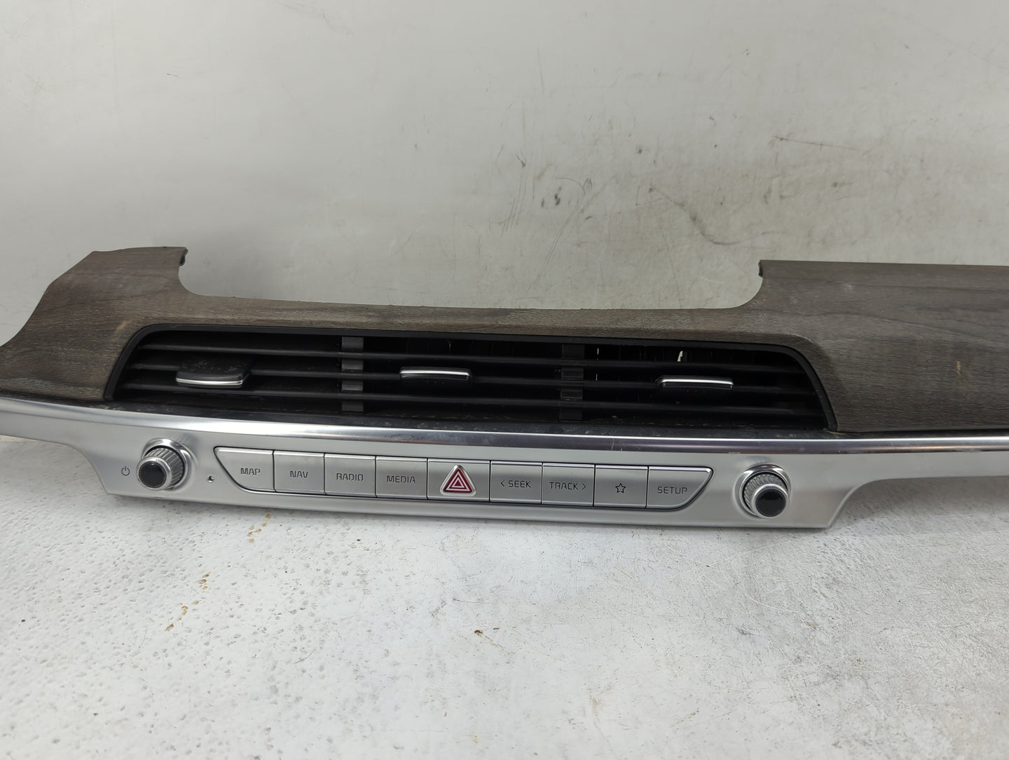 2020-2022 Kia Telluride Radio AM FM Cd Player Receiver Replacement P/N:84795-S9300WPA Fits Fits 2020 2021 2022 OEM Used Auto
