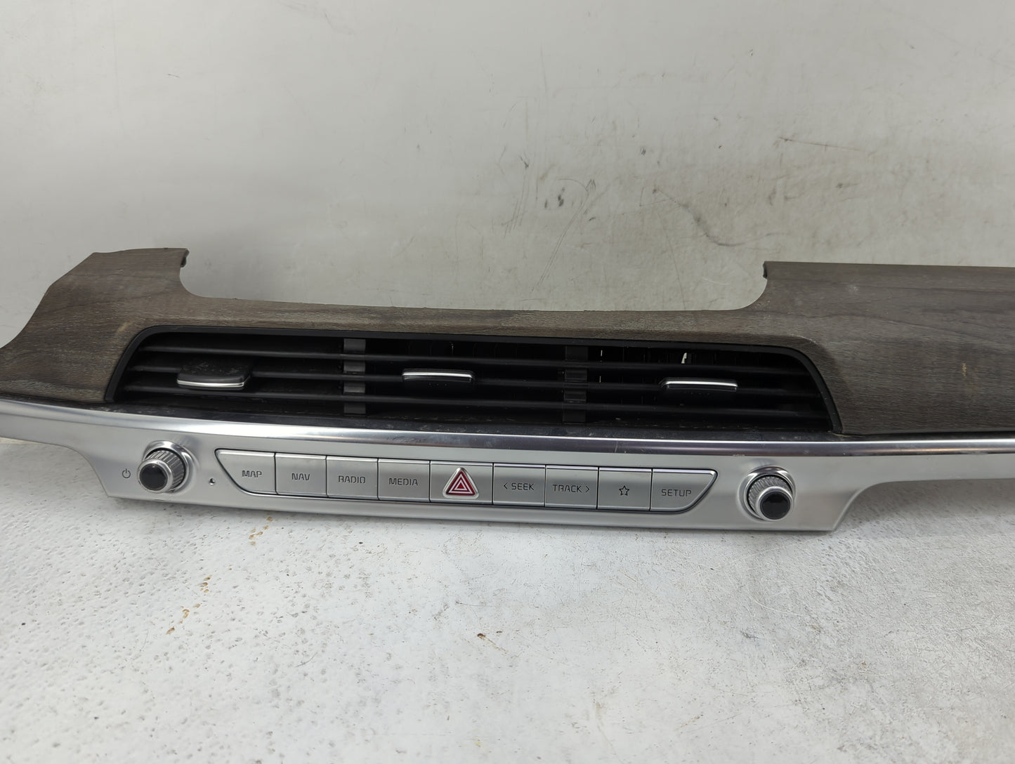 2020-2022 Kia Telluride Radio AM FM Cd Player Receiver Replacement P/N:84795-S9300WPA Fits Fits 2020 2021 2022 OEM Used Auto