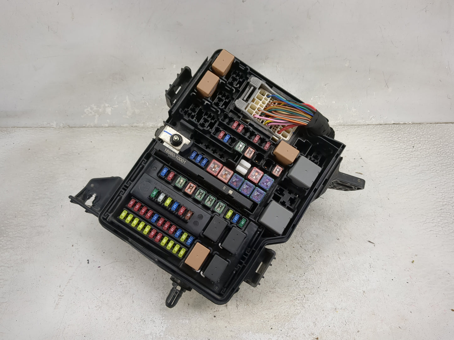 2020-2022 Kia Telluride Fusebox Fuse Box Panel Relay Module P/N:91956-S9040 18980-10001 Fits Fits 2020 2021 2022 OEM Used Au