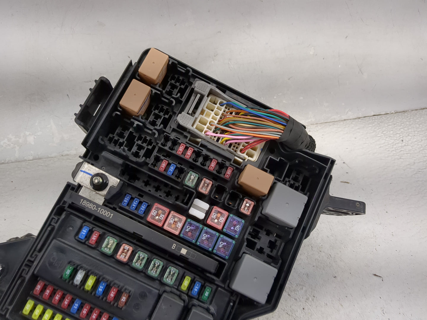 2020-2022 Kia Telluride Fusebox Fuse Box Panel Relay Module P/N:91956-S9040 18980-10001 Fits Fits 2020 2021 2022 OEM Used Au