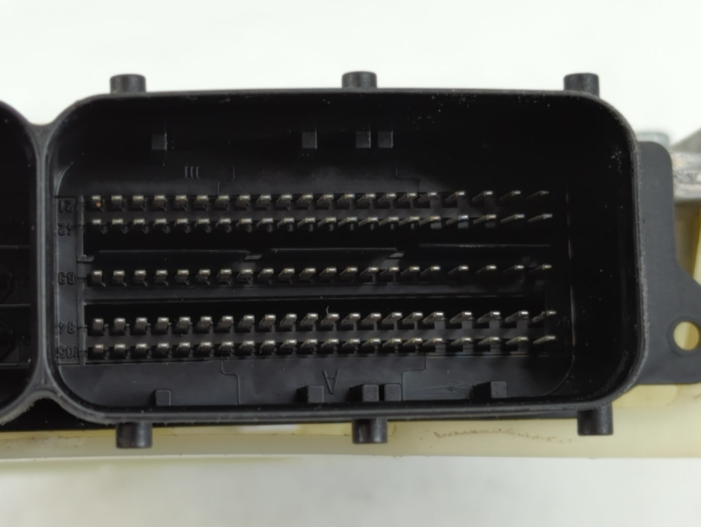 2021 Land Rover Discovery PCM Engine Control Computer ECU ECM PCU OEM P/N:M8A2-14C568-CA Fits OEM Used Auto Parts - Oemuseda