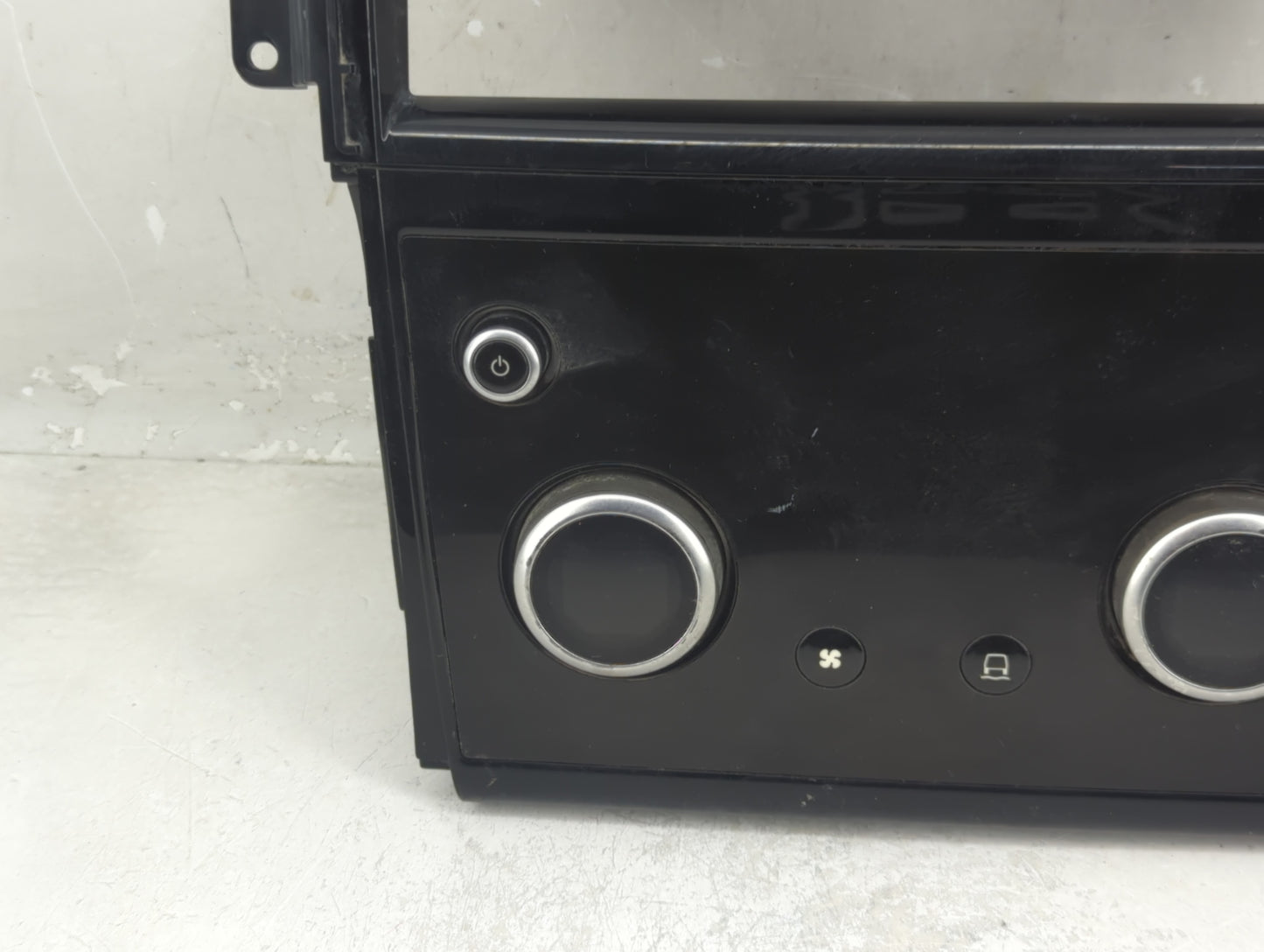 2021 Land Rover Discovery Sport Climate Control Module Temperature AC/Heater Replacement Fits OEM Used Auto Parts - Oemuseda
