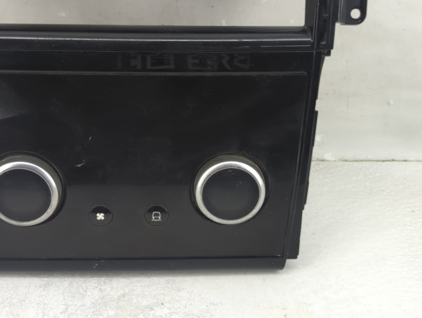 2021 Land Rover Discovery Sport Climate Control Module Temperature AC/Heater Replacement Fits OEM Used Auto Parts - Oemuseda