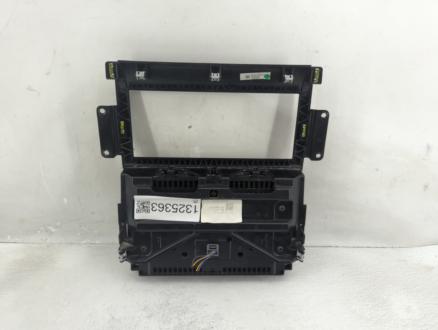 2021 Land Rover Discovery Sport Climate Control Module Temperature AC/Heater Replacement Fits OEM Used Auto Parts - Oemuseda