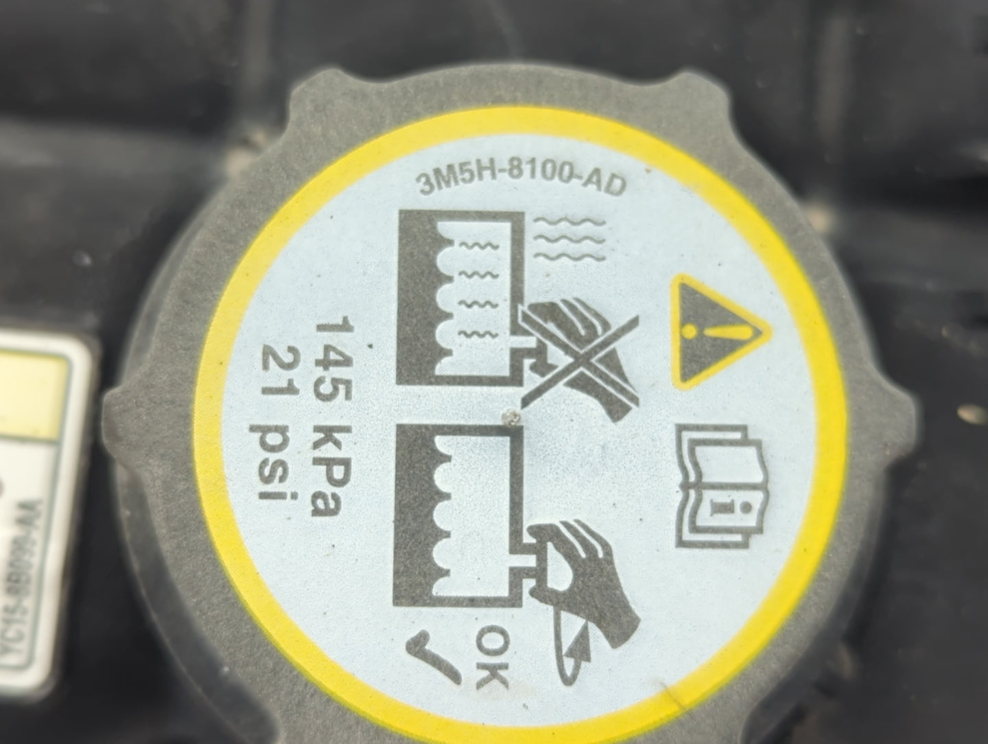 2021 Discovery Sport Radiator Coolant Overflow Expansion Tank Bottle - Oemusedautoparts1.com