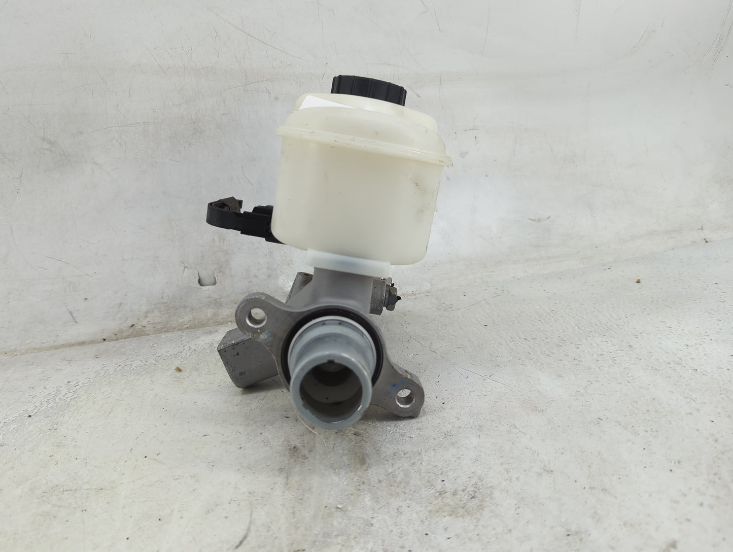 Lincoln Navigator Brake Master Cylinder 1490899 - Oemusedautoparts1.com