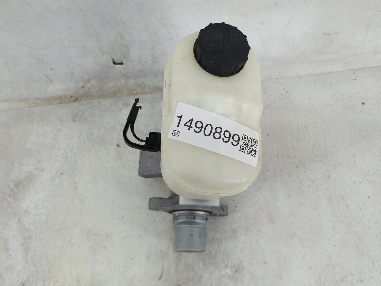 Lincoln Navigator Brake Master Cylinder 1490899 - Oemusedautoparts1.com