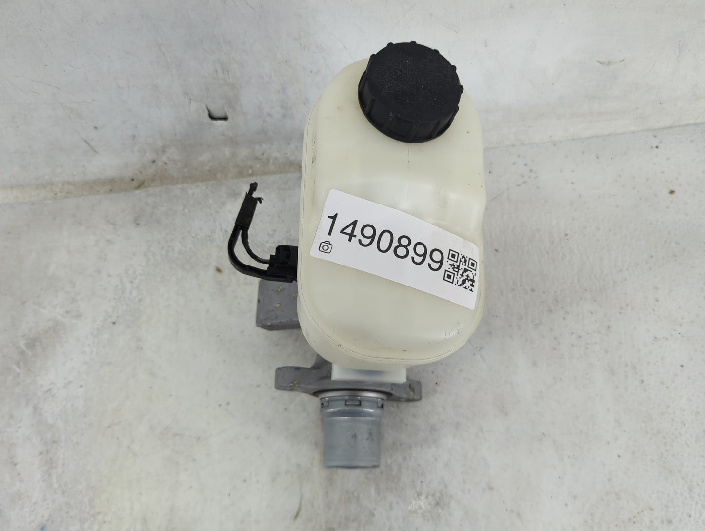 Lincoln Navigator Brake Master Cylinder 1490899 - Oemusedautoparts1.com