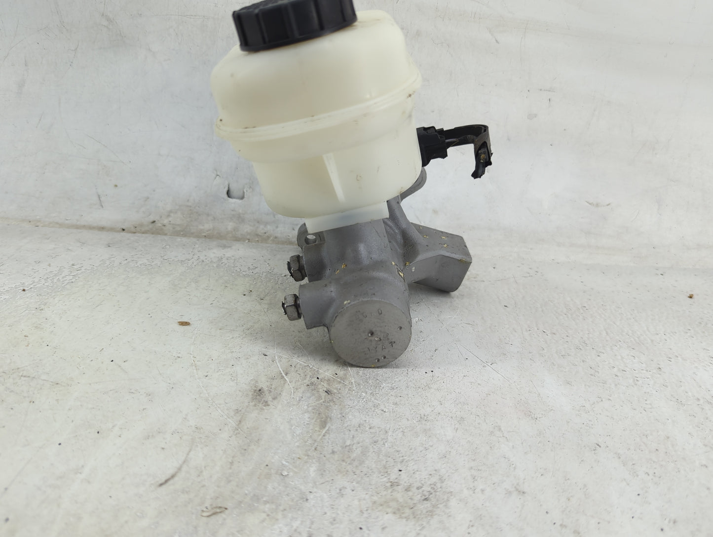Lincoln Navigator Brake Master Cylinder 1490899 - Oemusedautoparts1.com