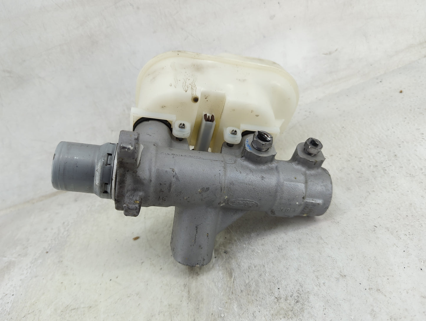 Lincoln Navigator Brake Master Cylinder 1490899 - Oemusedautoparts1.com