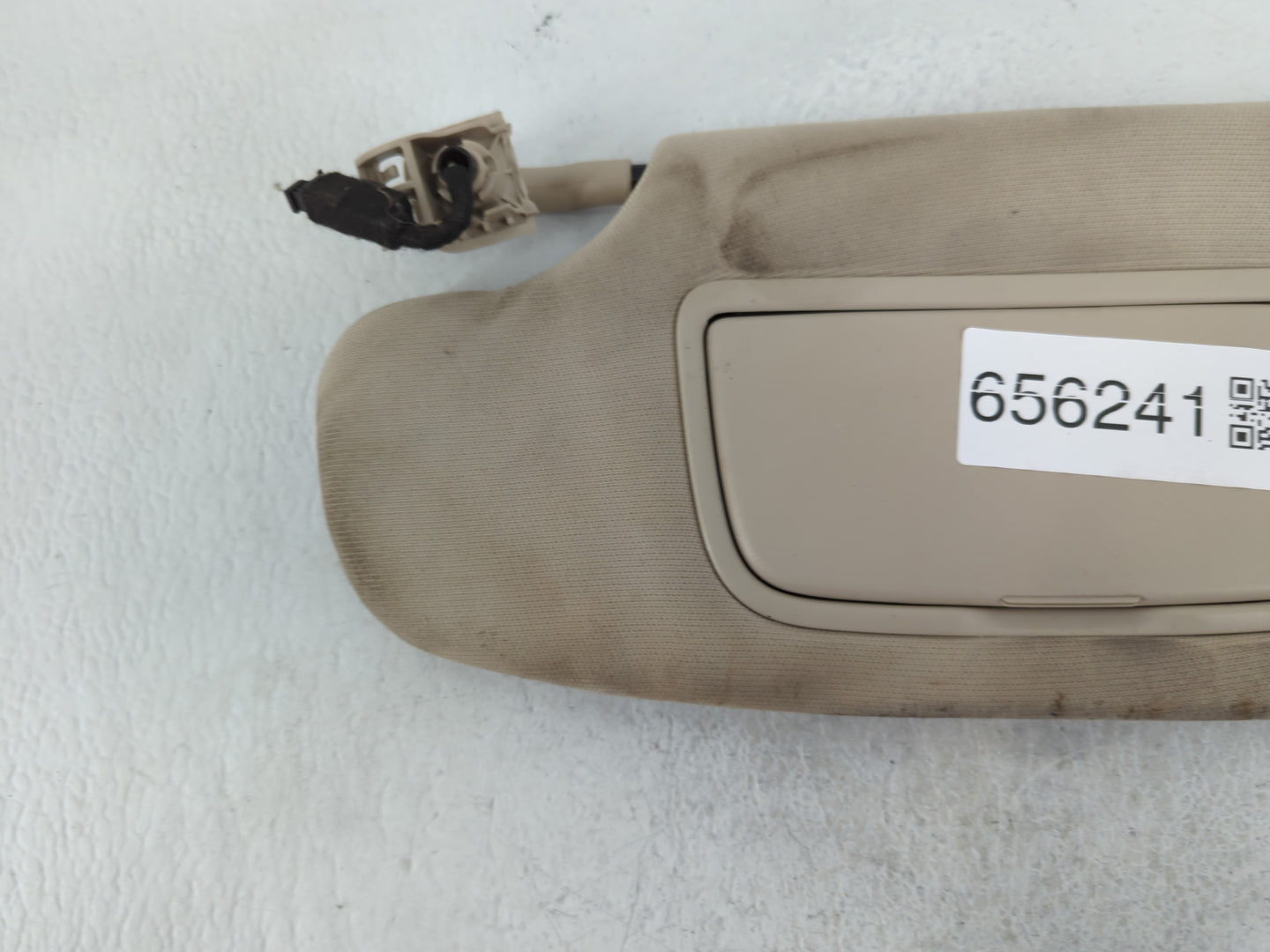 2021 Lincoln Navigator Sun Visor Shade Replacement Driver Left Mirror Fits OEM Used Auto Parts - Oemusedautoparts1.com