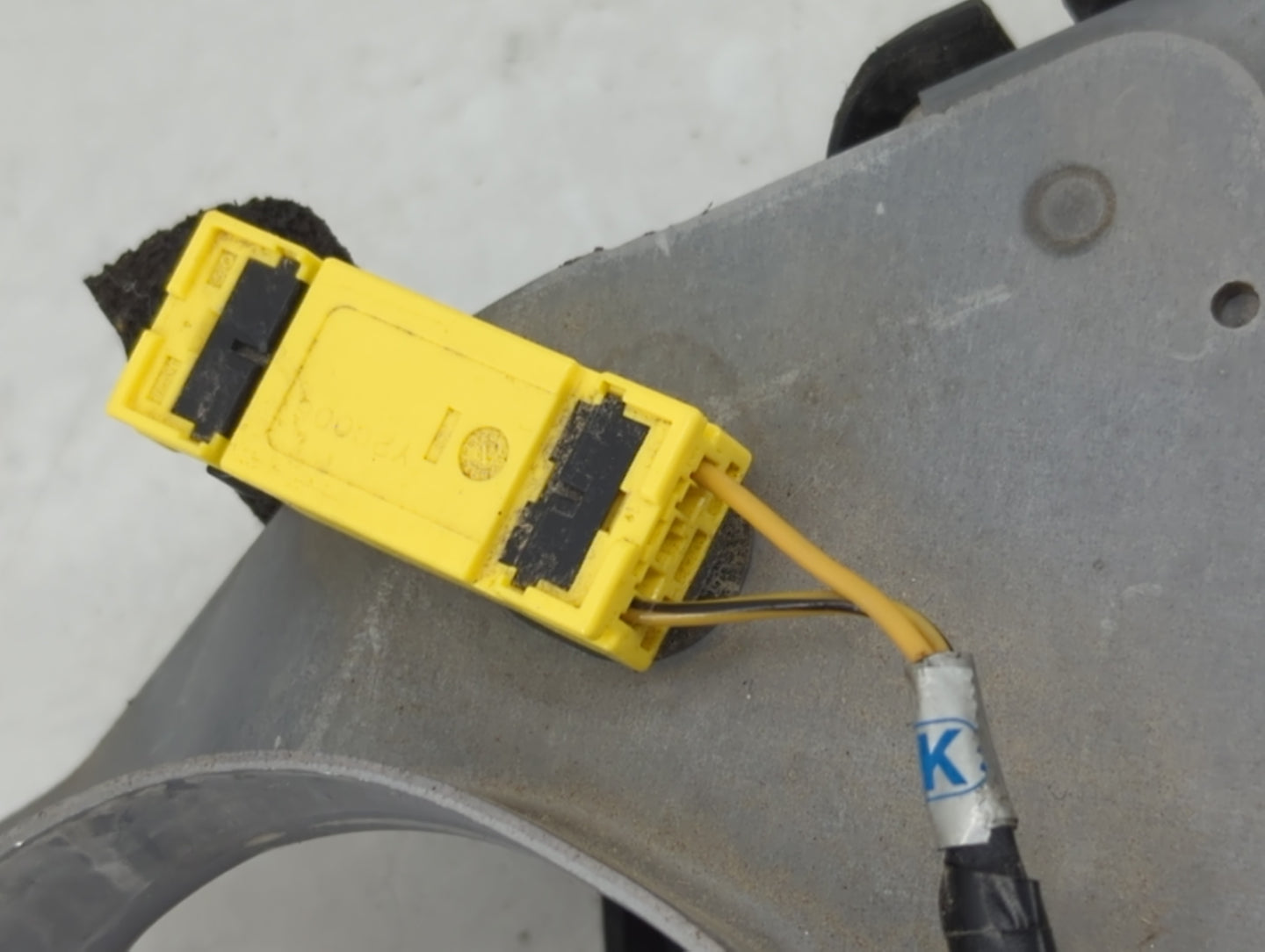2019-2022 Mazda 3 Air Bag Passenger Right Knee OEM P/N:VA4057KT0 Fits Fits 2019 2020 2021 2022 OEM Used Auto Parts - Oemused