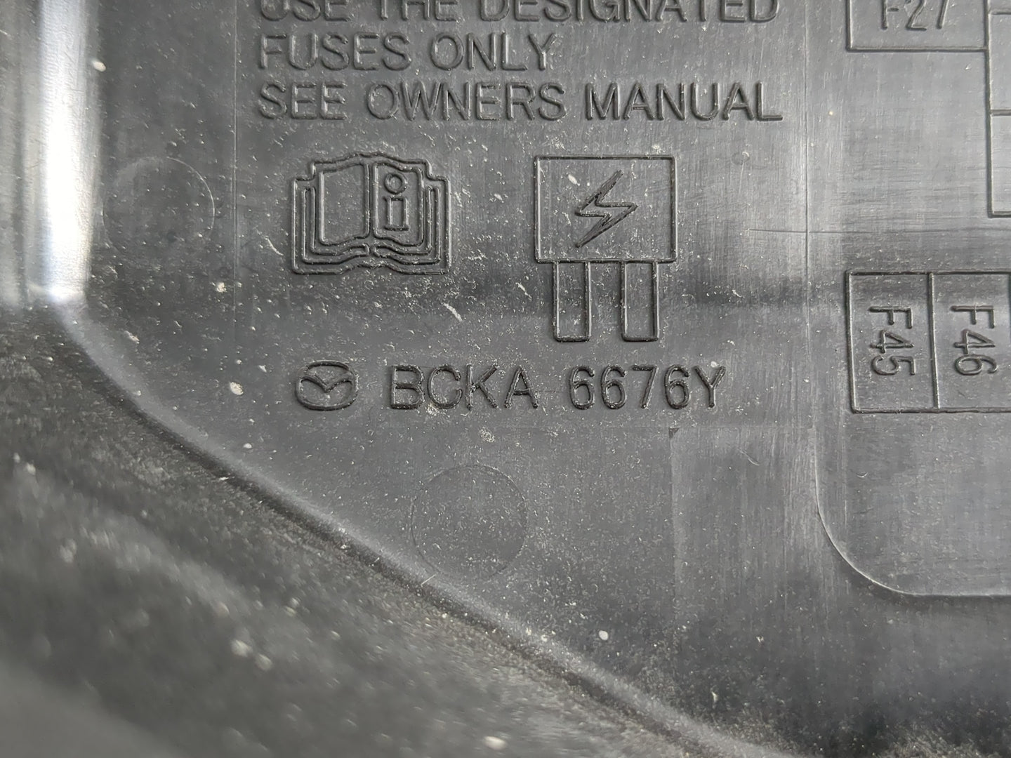 2020-2022 Mazda Cx-30 Fusebox Fuse Box Panel Relay Module P/N:BCKA 6676Y Fits Fits 2020 2021 2022 OEM Used Auto Parts - Oemu