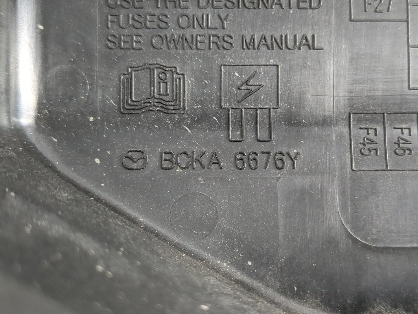 2020-2022 Mazda Cx-30 Fusebox Fuse Box Panel Relay Module P/N:BCKA 6676Y Fits Fits 2020 2021 2022 OEM Used Auto Parts - Oemu