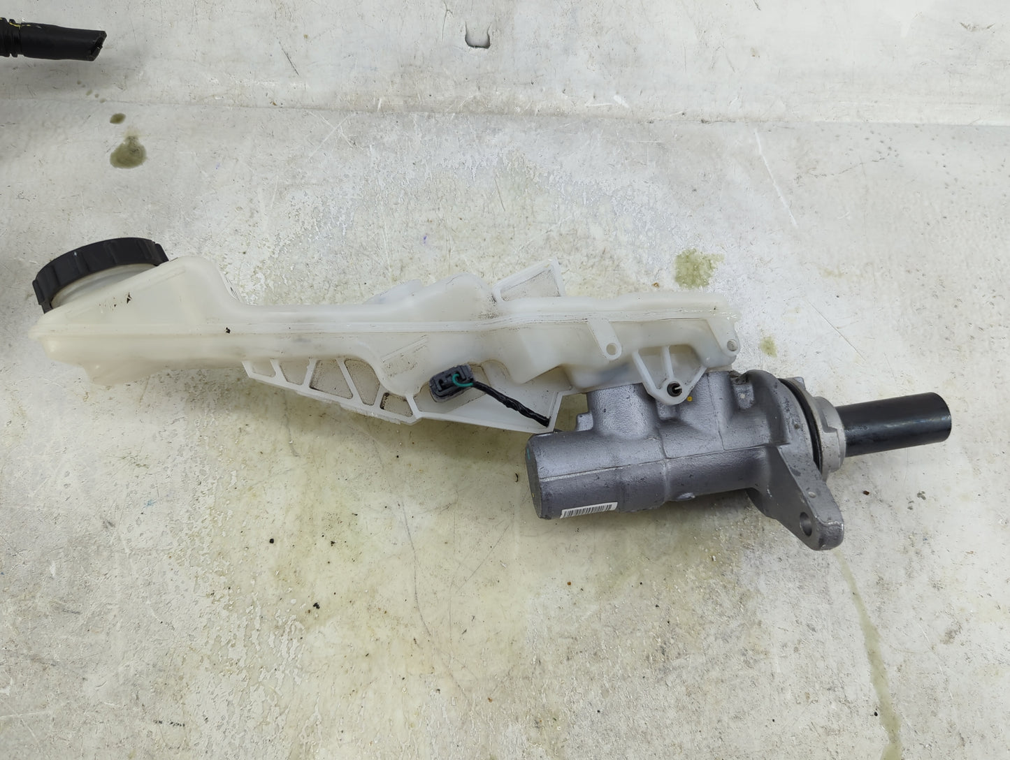 2016-2022 Mazda Cx-9 Brake Master Cylinder 1490727 - Oemusedautoparts1.com