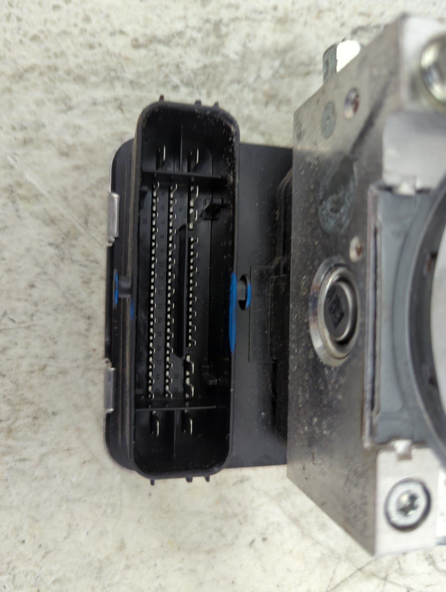 2021 Mazda Mazda3 ABS Pump Control Module Replacement P/N:BDTS 43 7A0 ESC KF620, 06.2102-6070.4 Fits OEM Used Auto Parts - O
