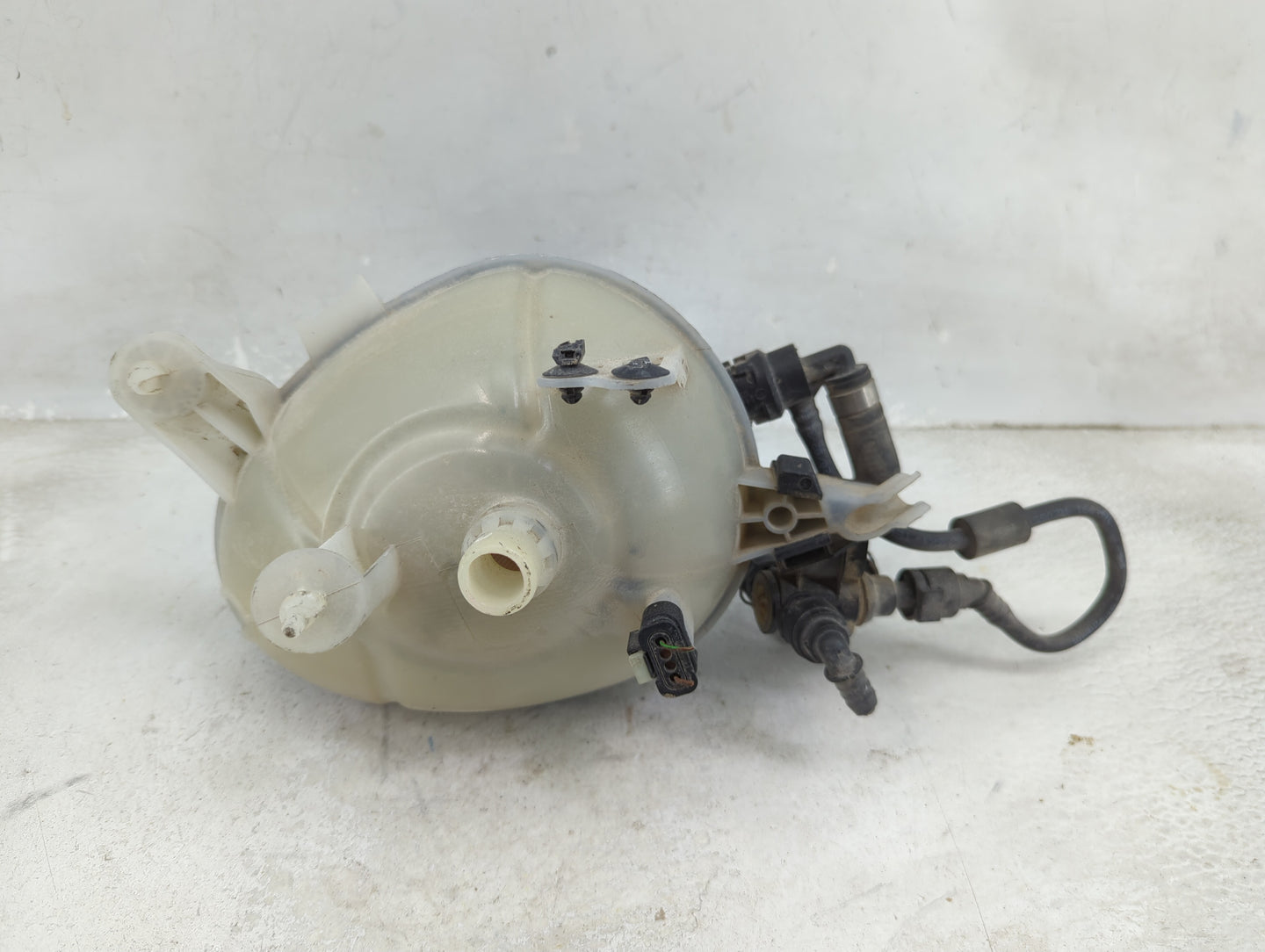 Mercedes-benz C-class Radiator Coolant Overflow Expansion Tank Bottle - Oemusedautoparts1.com