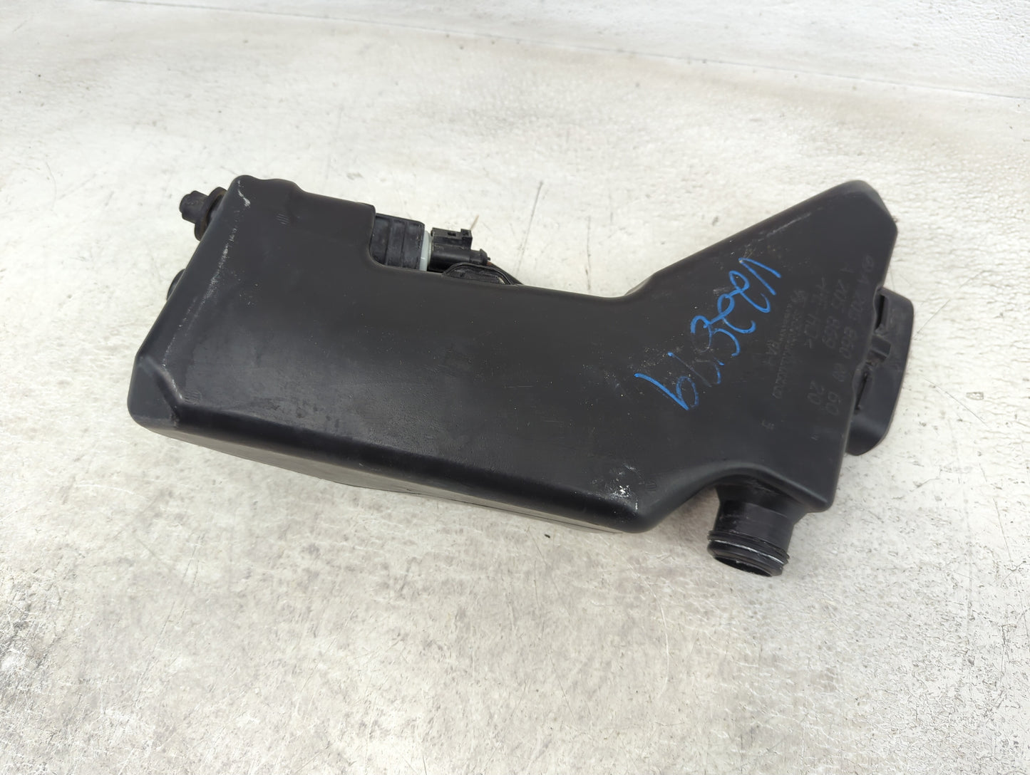 2015 Mercedes-benz C300 Windshield Washer Fluid Reservoir Bottle Oem - Oemusedautoparts1.com