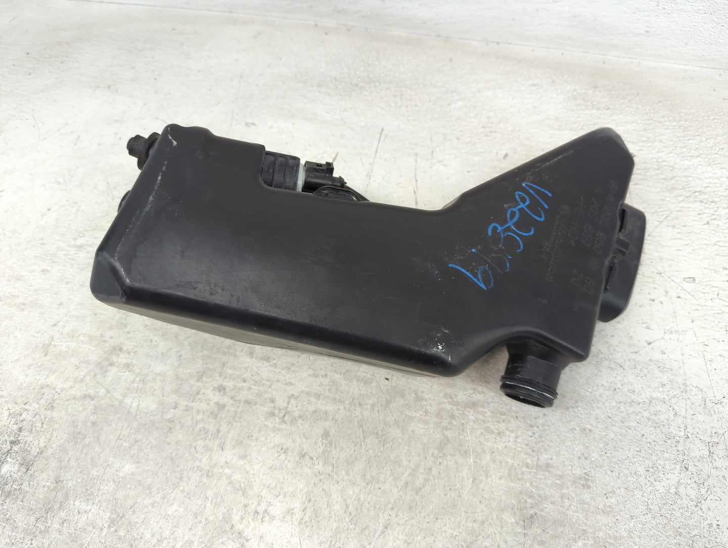 2015 Mercedes-benz C300 Windshield Washer Fluid Reservoir Bottle Oem - Oemusedautoparts1.com