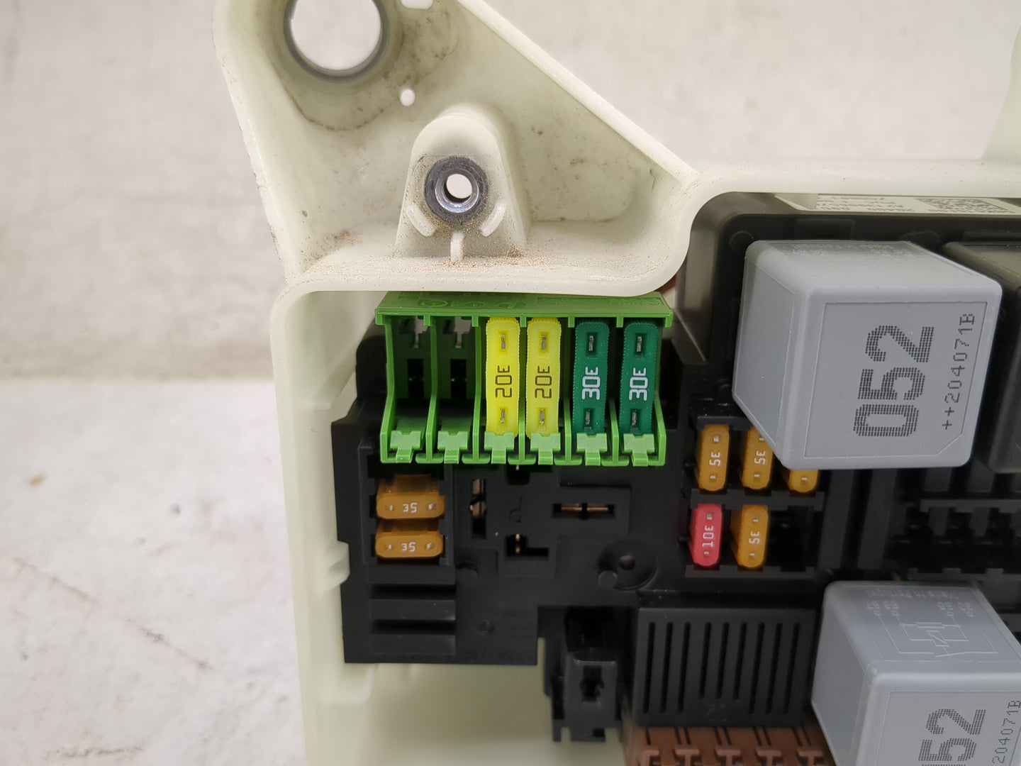 2018-2021 Mercedes-Benz C300 Fusebox Fuse Box Panel Relay Module P/N:A205 Fits Fits 2018 2019 2020 2021 OEM Used Auto Parts 