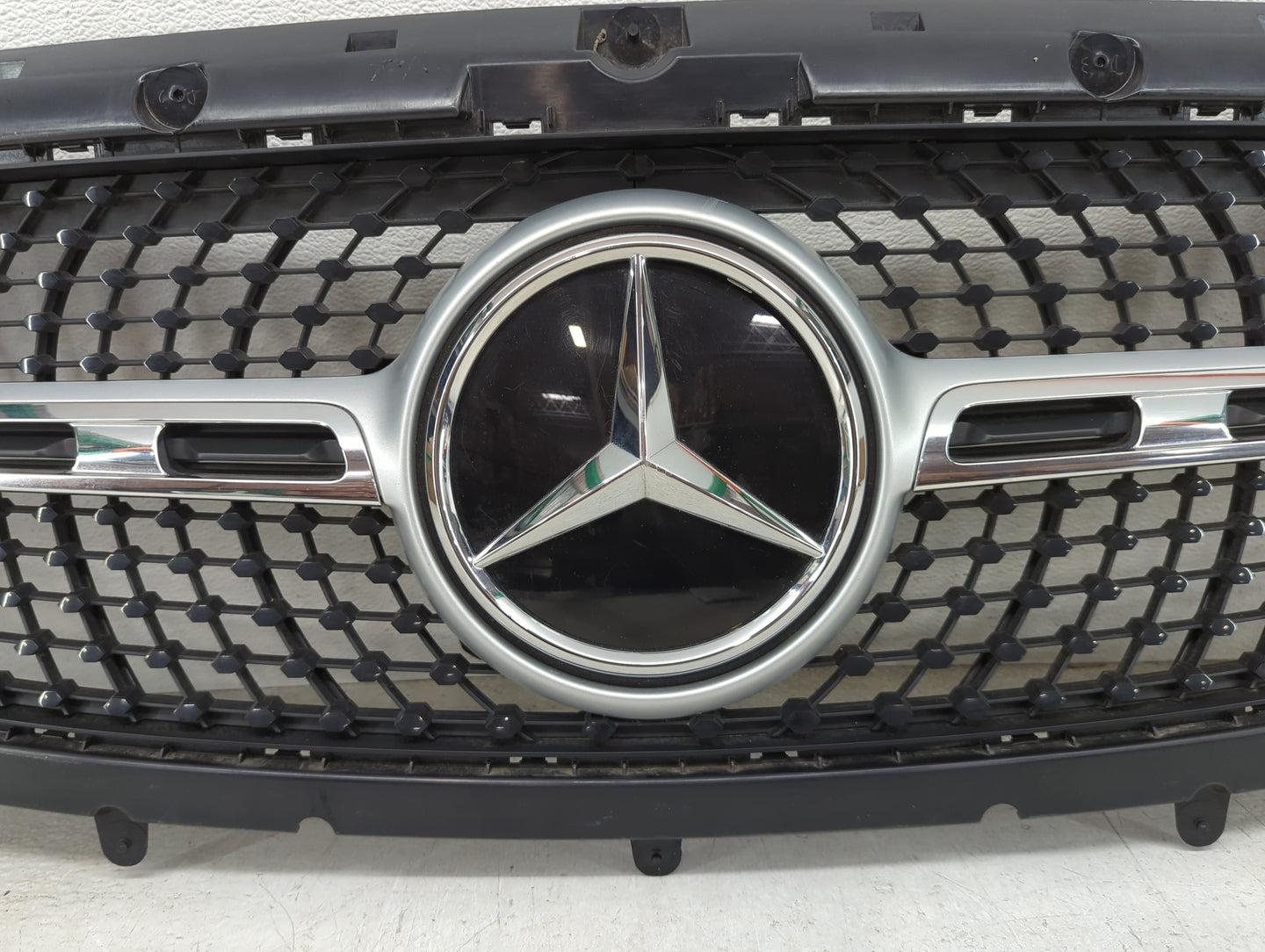 2021-2022 Mercedes-benz Gla250 Front Grille Bumper Not Included - Oemusedautoparts1.com