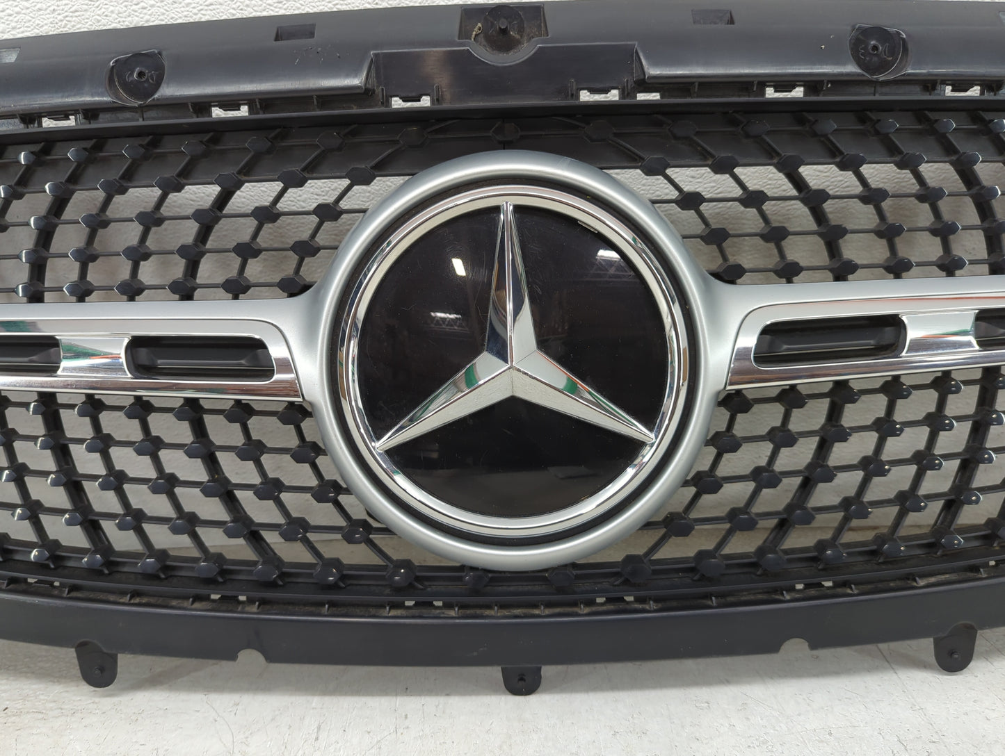 2021-2022 Mercedes-benz Gla250 Front Grille Bumper Not Included - Oemusedautoparts1.com
