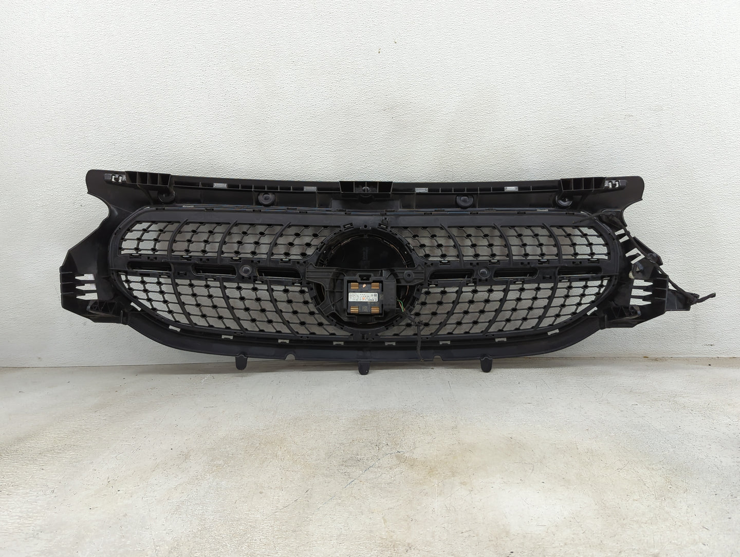 2021-2022 Mercedes-benz Gla250 Front Grille Bumper Not Included - Oemusedautoparts1.com