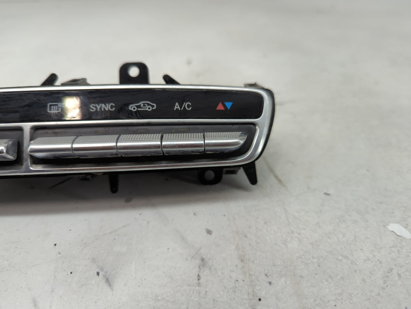 2020-2022 Mercedes-Benz Glc300 Climate Control Module Temperature AC/Heater Replacement P/N:A 205 904 42 15 Fits OEM Used Au