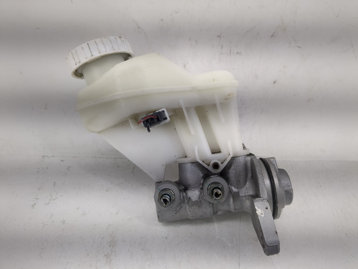 2014-2014 Mitsubishi Mirage Brake Master Cylinder - Oemusedautoparts1.com