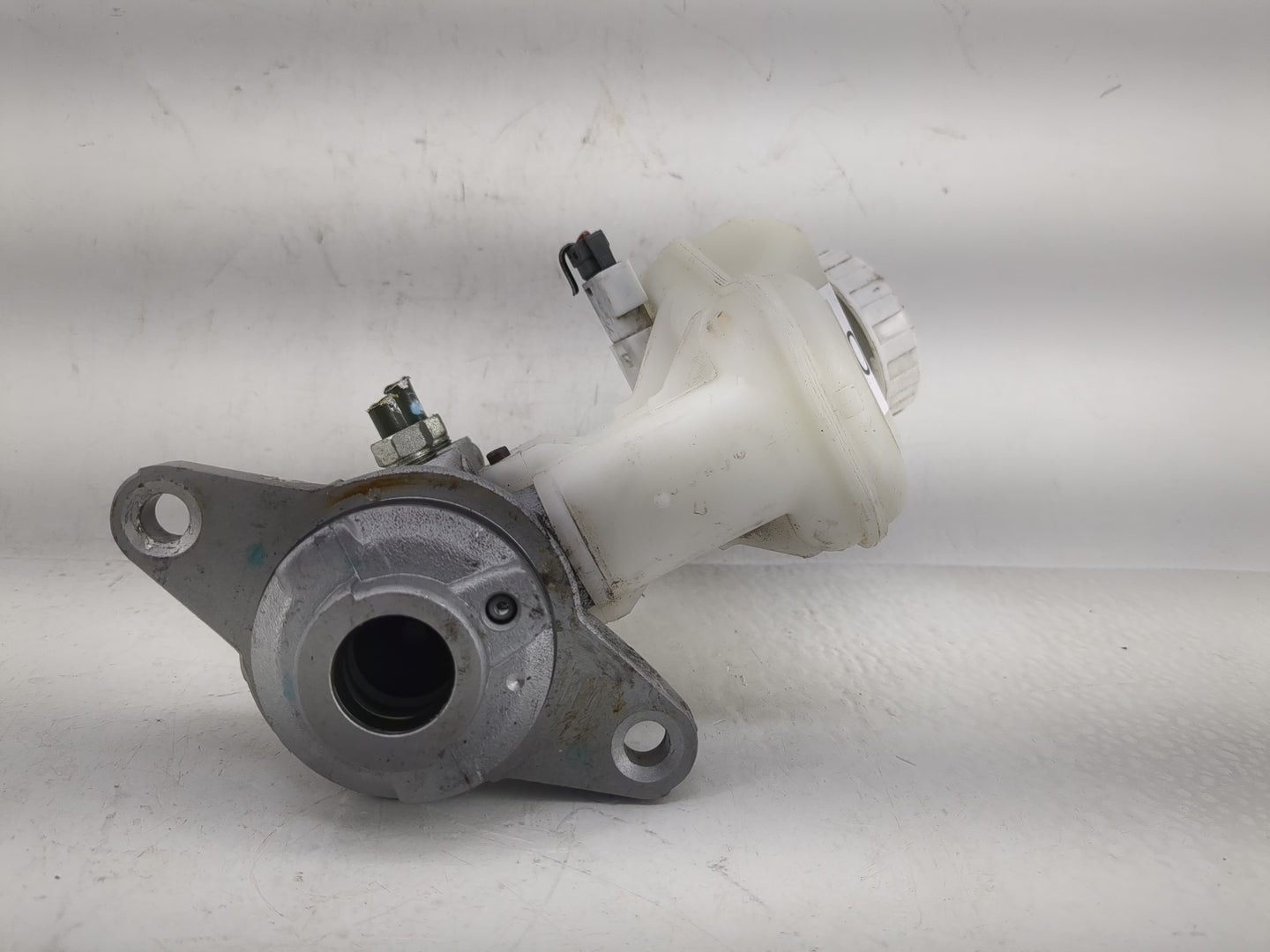 2014-2014 Mitsubishi Mirage Brake Master Cylinder - Oemusedautoparts1.com