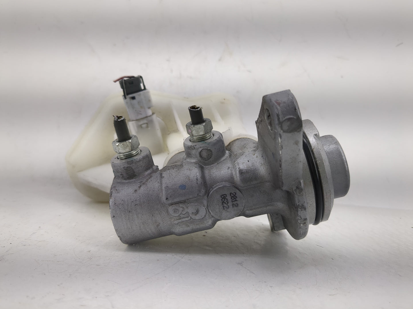 2014-2014 Mitsubishi Mirage Brake Master Cylinder - Oemusedautoparts1.com