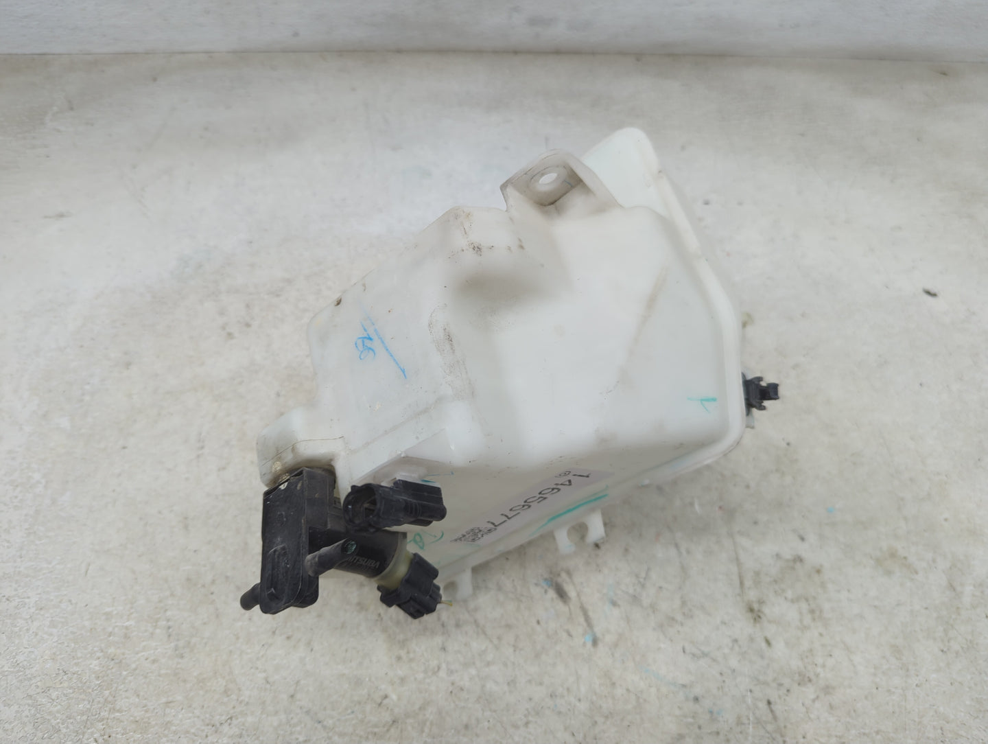 2014-2014 Mitsubishi Mirage Windshield Washer Fluid Reservoir Bottle Oem - Oemusedautoparts1.com