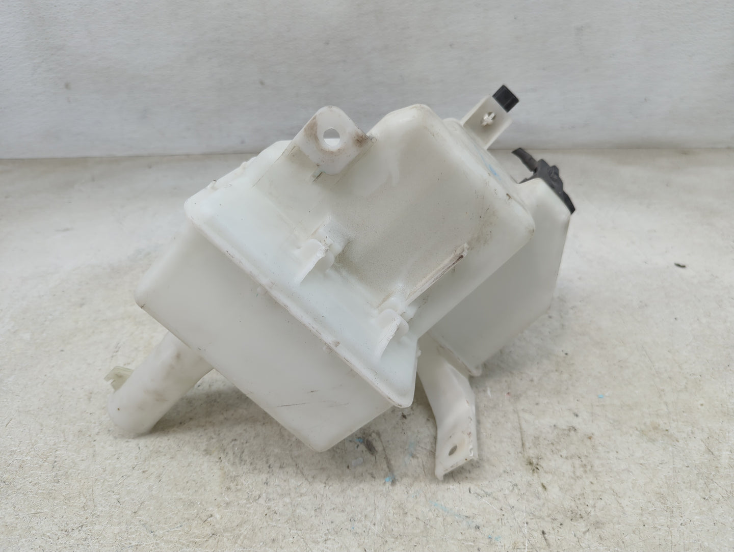 2014-2014 Mitsubishi Mirage Windshield Washer Fluid Reservoir Bottle Oem - Oemusedautoparts1.com