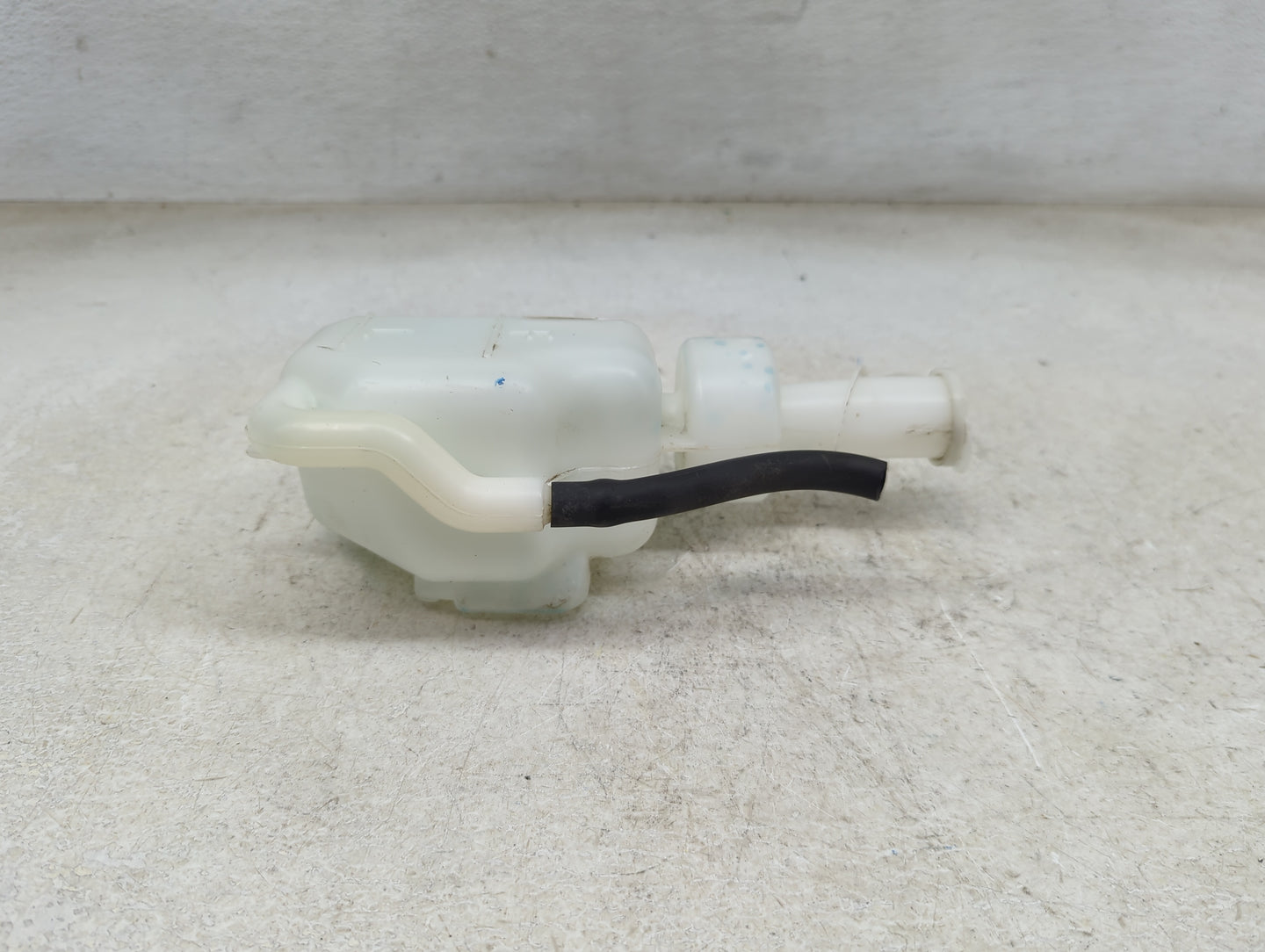 2014 Mitsubishi Mirage Radiator Coolant Overflow Expansion Tank Bottle 5031052 - Oemusedautoparts1.com