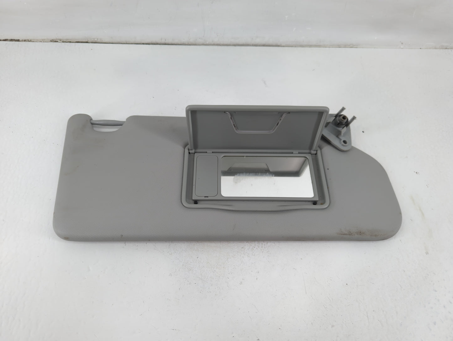 2021 Mitsubishi Outlander Sport Sun Visor Shade Replacement Passenger Right Mirror Fits OEM Used Auto Parts - Oemusedautopar