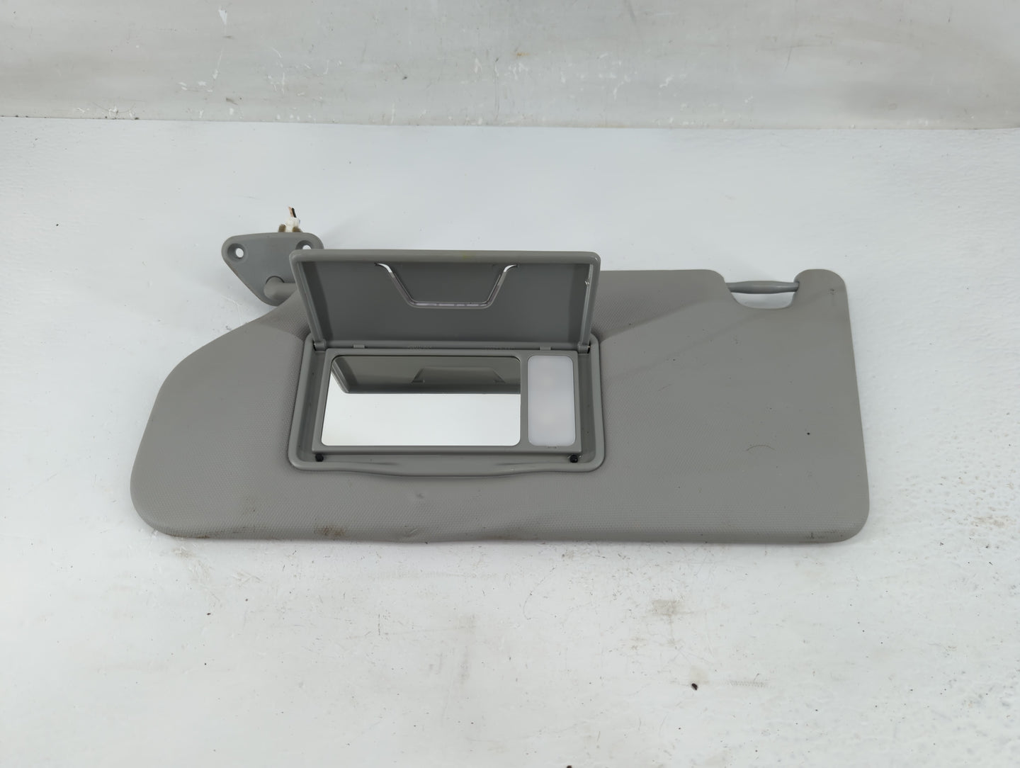 2021 Mitsubishi Outlander Sport Sun Visor Shade Replacement Passenger Right Mirror Fits OEM Used Auto Parts - Oemusedautopar