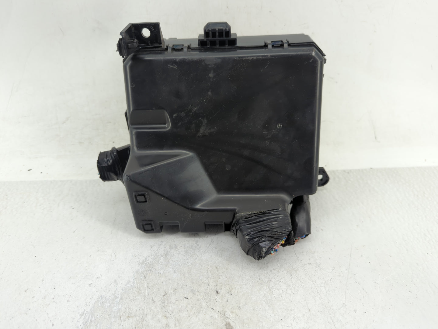 2012-2017 Mitsubishi Outlander Sport Fusebox Fuse Box Panel Relay Module P/N:8565A513 Fits Fits 2012 2013 2014 2015 2016 201