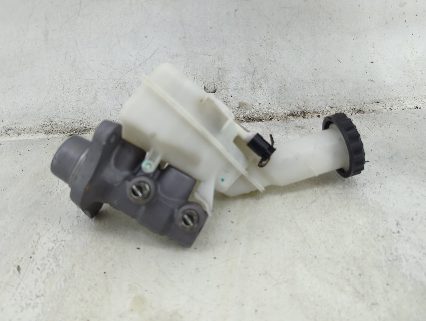 2011-2017 Mitsubishi Outlander Sport Brake Master Cylinder 1492391 - Oemusedautoparts1.com