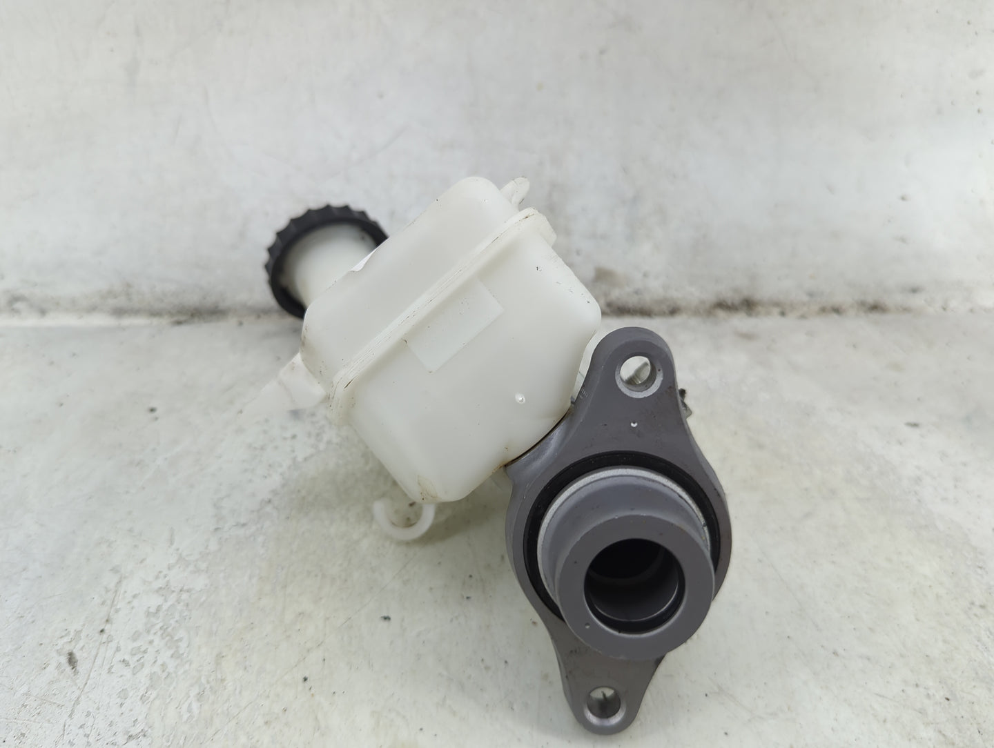 2011-2017 Mitsubishi Outlander Sport Brake Master Cylinder 1492391 - Oemusedautoparts1.com