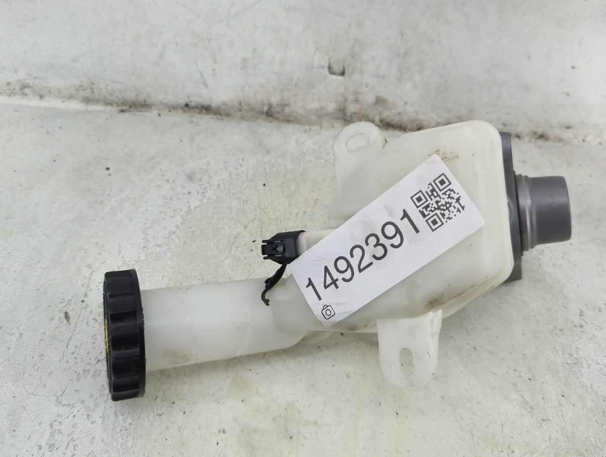 2011-2017 Mitsubishi Outlander Sport Brake Master Cylinder 1492391 - Oemusedautoparts1.com