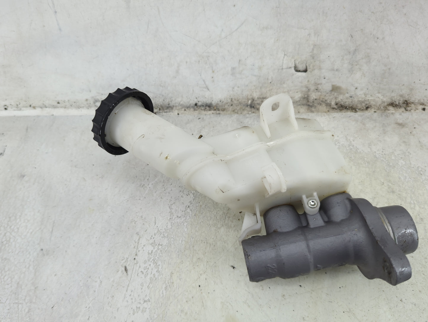 2011-2017 Mitsubishi Outlander Sport Brake Master Cylinder 1492391 - Oemusedautoparts1.com