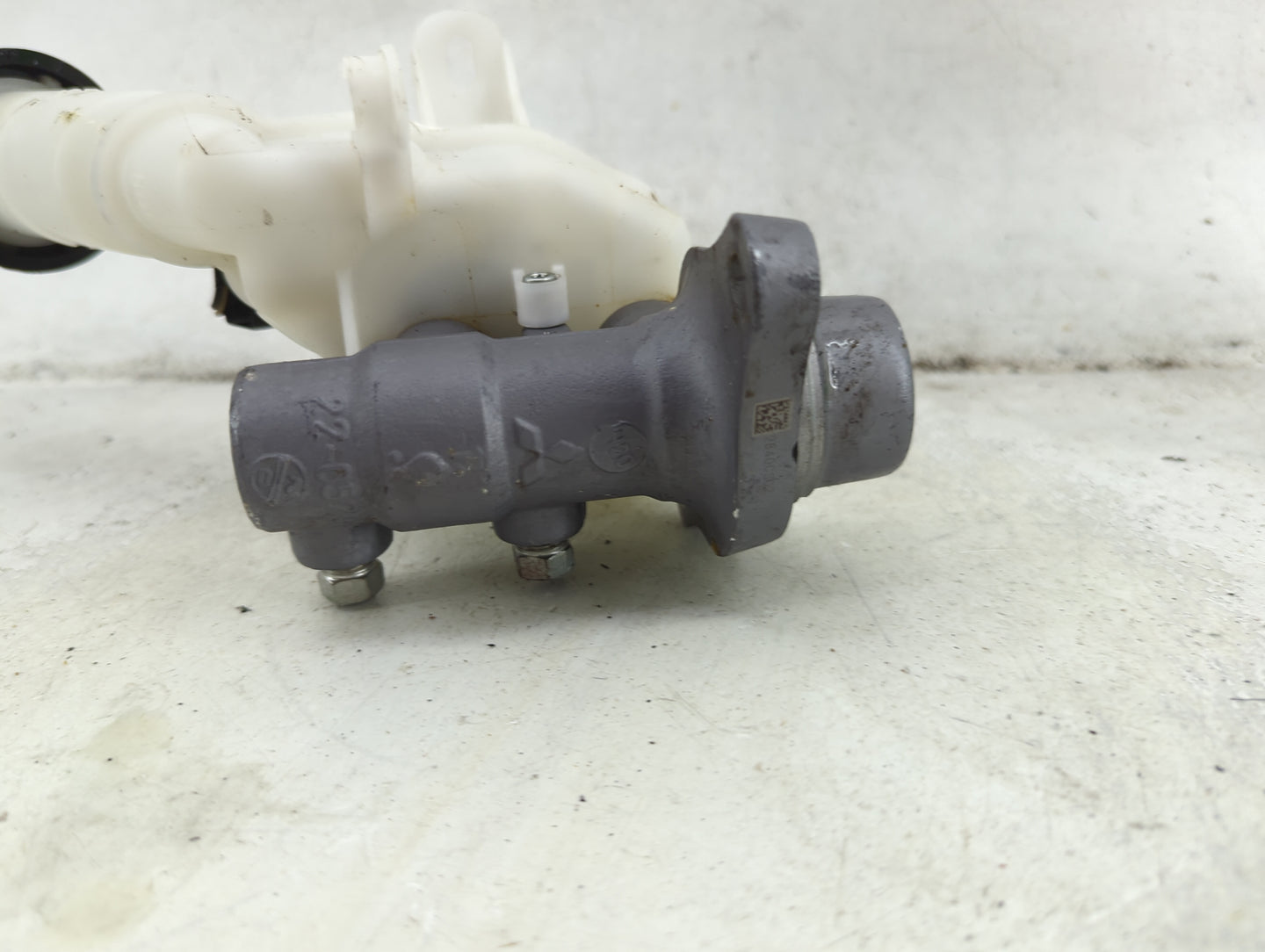 2011-2017 Mitsubishi Outlander Sport Brake Master Cylinder 1492391 - Oemusedautoparts1.com