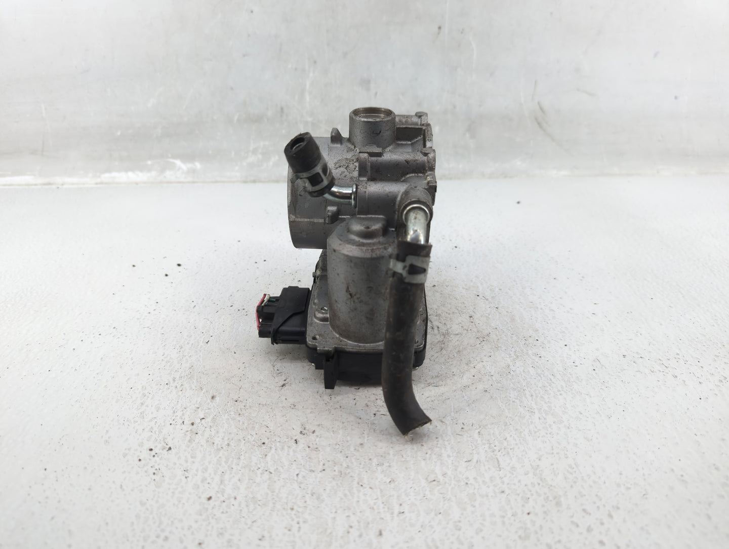 2013-2017 Mitsubishi Outlander Sport Throttle Body P/N:57021 Fits Fits 2013 2014 2015 2016 2017 OEM Used Auto Parts - Oemuse